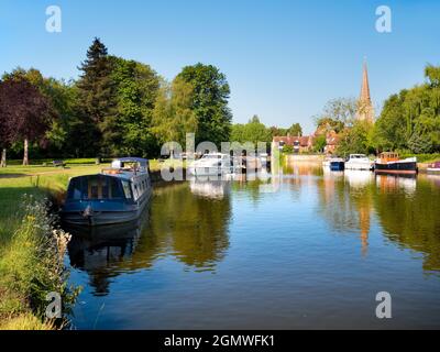Abingdon, England - 3. Juli 2019; keine Menschen im Blick. Abingdon behauptet, die älteste Stadt in England zu sein. Wenn Sie am Ufer der Themse auf einem stehen Stockfoto