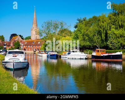 Abingdon, England - 3. Juli 2019; keine Menschen im Blick. Abingdon behauptet, die älteste Stadt in England zu sein. Wenn Sie am Ufer der Themse auf einem stehen Stockfoto
