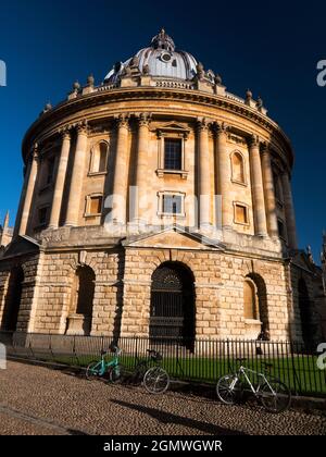 Oxford, England - 30. November 2018 Oxford, England - 30. November 2018 der Radcliffe Square liegt im Herzen des historischen Oxford. Im Mittelpunkt steht Stockfoto