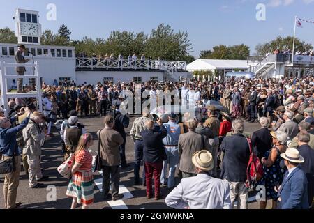 Track Moment and Parade, Tribute to Sir Stirling Moss, besucht von Susie Moss, Jackie Stewart und Damon Hill, Goodwood Revival, Sussex, England, Großbritannien Stockfoto