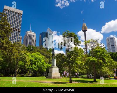 Sydney, Australien - 16. Februar 2109; zwei Personen in Schuss. Gelegen im Zentrum von Sydney, neben dem Geschäfts- und Finanzviertel, Hyde Park of Stockfoto