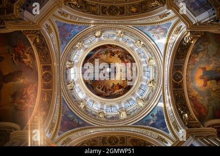 St. Petersburg, Russland - 12. Juni 2011; keine Menschen im Blick. Die prächtige Isaakskathedrale (Isaakievskiy Sobor) ist ein prominentes Wahrzeichen von Saint Stockfoto