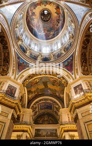 St. Petersburg, Russland - 12. Juni 2011; keine Menschen im Blick. Die prächtige Isaakskathedrale (Isaakievskiy Sobor) ist ein prominentes Wahrzeichen von Saint Stockfoto