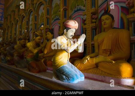 Dikwella im südlichen Zentrum Sri Lankas beherbergt einen der außergewöhnlichsten buddhistischen Tempel Sri Lankas. Der Wewurukannala Vihara Tempel ist dominant Stockfoto