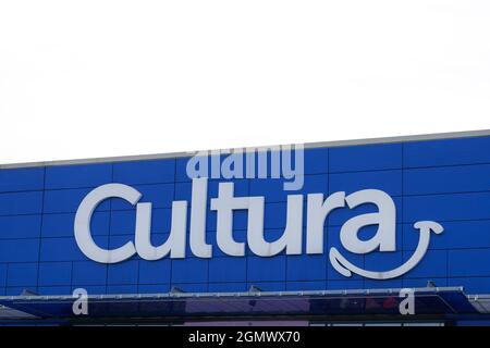 Bordeaux , Aquitaine Frankreich - 09 10 2021 : cultura Logo Marke und Text Zeichen auf Store kulturelle Kunst Wandbau Fassade Stockfoto