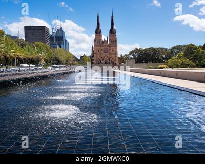 Sydney, Australien - 15. Februar 2019 Trotz seiner prachtvollen Fassade im gotischen Stil wurde die St. Mary's Catholic Cathedral erst 1933 fertiggestellt. Vorher Stockfoto