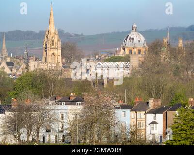 Der Hügel am oberen Ende des South Park von Oxford bietet die beste Aussicht auf die Stadt, wenn man nicht mit dem Hubschrauber fliegt. Als wichtige Wahrzeichen können wir sehen, Th Stockfoto