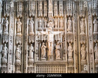 Die St Albans Cathedral hat das längste Kirchenschiff (84 m, 276 Fuß) aller Kathedralen in England. Obwohl ein Großteil der Architektur aus normannischer Zeit stammt, war es das Stockfoto