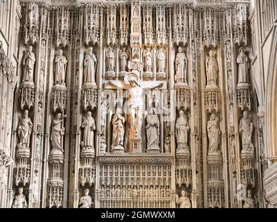 Die St Albans Cathedral hat das längste Kirchenschiff (84 m, 276 Fuß) aller Kathedralen in England. Obwohl ein Großteil der Architektur aus normannischer Zeit stammt, war es das Stockfoto