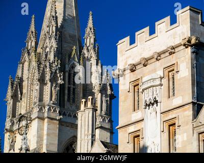 Oxford, England - 29. Januar 2020 die University Church of St Mary the Virgin ist eine prominente Oxford-Kirche auf der Nordseite der High Street Stockfoto