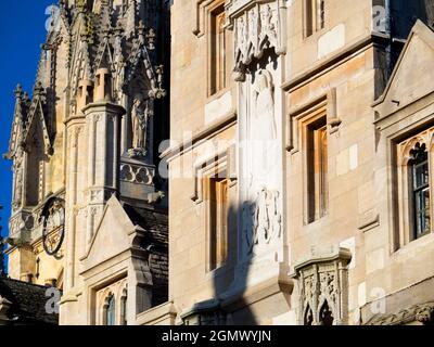 Oxford, England - 29. Januar 2020 die University Church of St Mary the Virgin ist eine prominente Oxford-Kirche auf der Nordseite der High Street Stockfoto