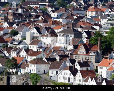 Stavanger liegt auf der Halbinsel Stavanger im Südwesten Norwegens und zählt sein offizielles Gründungsjahr als 1125, dem Jahr, in dem die Kathedrale von Stavanger gegründet wurde Stockfoto