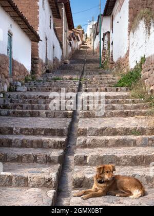 Chinchero, Peru - 12. Mai 2018 Chinchero ist eine kleine Marktstadt, direkt an der Hauptstraße zwischen Cusco und Urubamba. Es ist berühmt für seine Textilien und Stockfoto