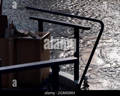 Abingdon, England – 25. Februar 2020; Abingdon behauptet, die älteste Stadt in England zu sein. Und ein Spaziergang die Themse hinunter von der St Helens Wharf Schönheit Stockfoto