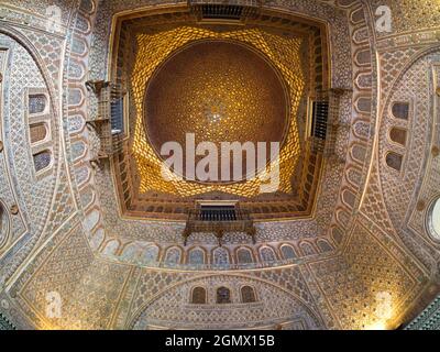 Der Alcazar von Sevilla, Spanien, ist ein wunderschöner und historischer Königspalast, der ursprünglich von maurischen Königen im 14. Jahrhundert erbaut wurde. Es ist ein Meister Stockfoto