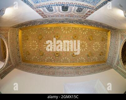 Der Alcazar von Sevilla, Spanien, ist ein wunderschöner und historischer Königspalast, der ursprünglich von maurischen Königen im 14. Jahrhundert erbaut wurde. Es ist ein Meister Stockfoto