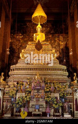 Bnagkok, Thailand - März 2011; Wat Pho ist ein großer buddhistischer Tempelkomplex im Phra Nakhon Bezirk, Bangkok, Thailand. Es befindet sich direkt an den s Stockfoto