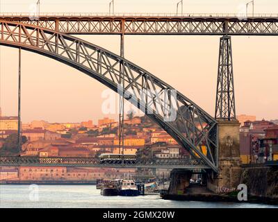 Porto, Portugal - 11. März 2017 Porto ist die zweite Stadt Portugals nach Lissabon. Das Hotel liegt an der Mündung des Douro Flusses im Norden Portugals, es ist Stockfoto