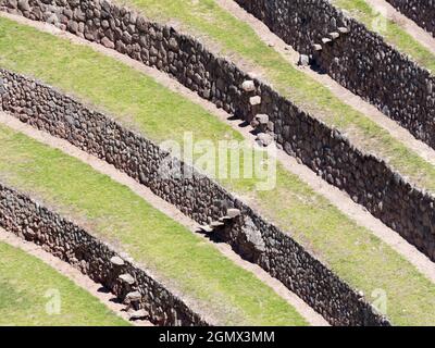 Moray Ampitheater, Peru - 12. Mai 2018 Dieses geheimnisvolle Set von Terrassen ist tatsächlich ein Meisterwerk der alten Inka-Agronomie. Es liegt auf einem Hochplateau Stockfoto