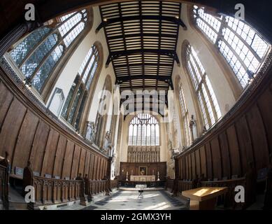 Die University Church of St Mary the Virgin ist eine prominente Oxford-Kirche, die sich auf der Nordseite der High Street gegenüber dem Radcliffe Square befindet. Das ist es Stockfoto