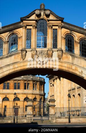 Oxford, England - 7. August 2020; Keine Menschen im Blick - Pandemie! Die Verbindung von zwei Teilen des Hertford College, Oxford, mit der berühmten Hertford Bridge - oft du Stockfoto