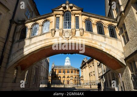 Oxford, England - 7. August 2020; Keine Menschen im Blick - Pandemie! Die Verbindung von zwei Teilen des Hertford College, Oxford, mit der berühmten Hertford Bridge - oft du Stockfoto