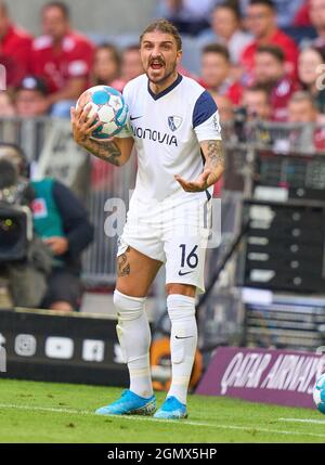 Konstantinos Stafylidis, BO 16 im Spiel FC BAYERN MÜNCHEN - VFL BOCHUM 7-0 1. Deutsche Fußballliga am 18. September 2021 in München. Saison 2021/2022, Spieltag 6, 1.Bundesliga, FCB, München, 6.Spieltag. © Peter Schatz / Alamy Live News - die DFL-VORSCHRIFTEN VERBIETEN DIE VERWENDUNG VON FOTOS als BILDSEQUENZEN und/oder QUASI-VIDEO - Stockfoto