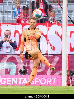 Manuel NEUER, Torwart FCB 1 im Spiel FC BAYERN MÜNCHEN - VFL BOCHUM 7-0 1.Deutsche Fußballliga am 18. September 2021 in München, Deutschland. Saison 2021/2022, Spieltag 6, 1.Bundesliga, FCB, München, 6.Spieltag. © Peter Schatz / Alamy Live News - die DFL-VORSCHRIFTEN VERBIETEN DIE VERWENDUNG VON FOTOS als BILDSEQUENZEN und/oder QUASI-VIDEO - Stockfoto