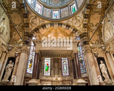 Genua, Italien - Juni 2013; die Kathedrale, die jetzt San Lorenzo, Genua ist, wurde wahrscheinlich im 5. Oder 6. Jahrhundert n. Chr. gegründet, gewidmet Saint Sirus, bis Stockfoto