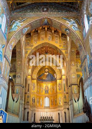 Palermo, Sizilien, Italien - 25. März 2019 Die Kathedrale von Monreale ist eines der größten erhaltenen Beispiele normannischer Architektur, in der sie begonnen wurde Stockfoto