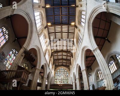 Die University Church of St Mary the Virgin ist eine prominente Oxford-Kirche, die sich auf der Nordseite der High Street gegenüber dem Radcliffe Square befindet. Das ist es Stockfoto