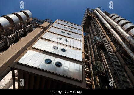 Das Lloyd's-Gebäude - manchmal auch als Inside-Out Building bekannt - ist das Zuhause des Versicherungsinstituts Lloyd's aus London. Es befindet sich in Lime Stockfoto