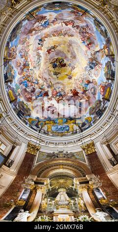 Valencia, Spanien - 23. Juni 2013; keine Menschen im Blick. Die Basilika, die heute das Bild der Muttergottes beherbergt, wurde an der Stelle eines römischen Tempels errichtet. Der Stockfoto