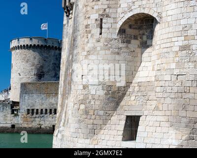 La Rochelle, Frankreich - 20. Juni 2013; keine Menschen im Blick. La Rochelle wurde im 10. Jahrhundert gegründet und ist eine historische Küstenstadt und ein Hafen im Westen von coa Stockfoto