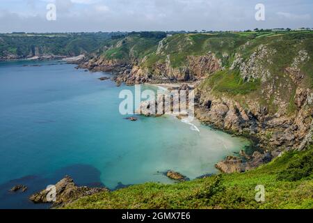 Blick in Richtung Le Jaonnet Bay und Petit bot Bay, Icart, Guernsey, Channel Islands Stockfoto