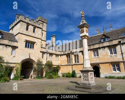 Das 1517 gegründete Corpus Christi ist eines der ältesten Colleges der Oxford University, das sich in der Merton Street zwischen Merton College und OR befindet Stockfoto