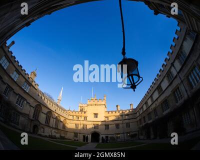 Oxford, England - 5. Mai 2016; keine Menschen im Blick. Jesus College wurde von Elizabeth I am 27. Juni 1571 für die Ausbildung von Geistlichen, obwohl Studenten gegründet Stockfoto