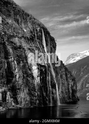 Geraingerfjord, Norwegen - 6. Juni 2016 der herrliche Geiranger Fjord liegt in der Sunnm¿re Region im Kreis M¿re Og Romsdal, Norwegen. Eines von Norw Stockfoto