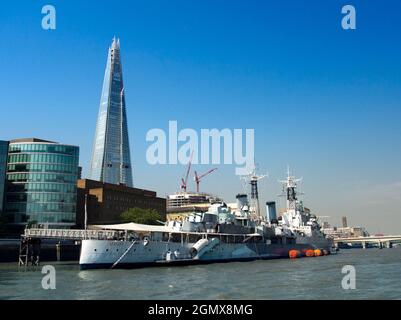 The Shard ist ein 95-stöckiges Hochhaus in Southwark, London. An der London Bridge gelegen und 309.6 Meter (1,016 Fuß) hoch, ist es derzeit der hohe Stockfoto