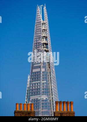 The Shard ist ein 95-stöckiges Hochhaus in Southwark, London. An der London Bridge gelegen und 309.6 Meter (1,016 Fuß) hoch, ist es derzeit der hohe Stockfoto