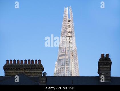 The Shard ist ein 95-stöckiges Hochhaus in Southwark, London. An der London Bridge gelegen und 309.6 Meter (1,016 Fuß) hoch, ist es derzeit der hohe Stockfoto