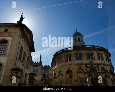 Das markante, runde Sheldonian Theatre im Herzen von Oxford, England, wurde von 1664 bis 1669 nach einem frühen Entwurf von Christopher erbaut Stockfoto