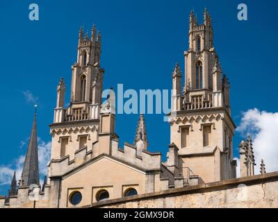 Oxford, England - 21. Mai 2019 All Souls College wurde 1438 von Heinrich VI. Von England und dem Erzbischof von Canterbury gegründet. Einzigartig für alle Seelen, Stockfoto