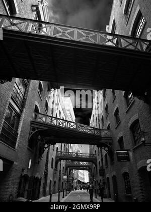 London, England - 27. Dezember 2015 Shade Thames ist heute das beste erhaltene Beispiel für eine Art von Handelsstraße, die in London Dockland bef üblich war Stockfoto