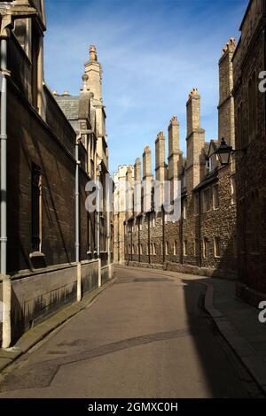 Cambridge, Cambridgeshire - 22. Juli 2009; keine Menschen im Blick, zu Fuß. Trinity Lane liegt im Herzen des historischen Cambridge, England. Die Spur Stockfoto