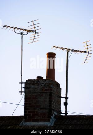 Abingdon, England - 30. August 2019 viele dieser Dinge sieht man nicht mehr - alte analoge Fernsehantennen. In einer Zeit, wenn Streaming und Satellit Stockfoto