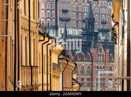 Gamla Stan ist Stockholms historische Altstadt. Bis 1980 wurde sie offiziell als "Staden mellan broarna" - die Stadt zwischen den Brücken - bezeichnet. Das ist es Stockfoto