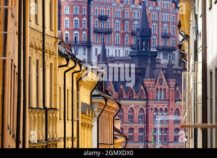 Gamla Stan ist Stockholms historische Altstadt. Bis 1980 wurde sie offiziell als "Staden mellan broarna" - die Stadt zwischen den Brücken - bezeichnet. Das ist es Stockfoto