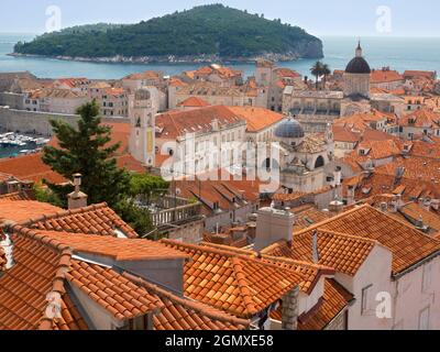 Dubrovnik ist eine historische kroatische Stadt an der Adria, in der Region Dalmatien. Es ist ein UNESCO-Weltkulturerbe und gehört zu den prominentesten Stockfoto