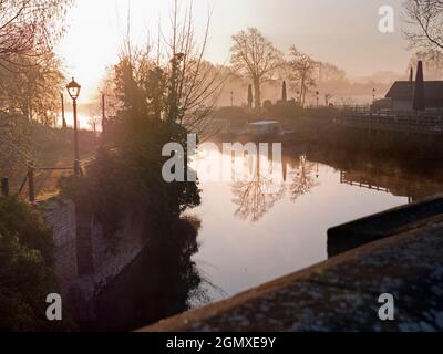 Abingdon, England - 30. März 2021; keine Menschen im Blick. Abingdon-on-Thames behauptet, die älteste Stadt in England zu sein. Und die Themse fließt durch sie Stockfoto